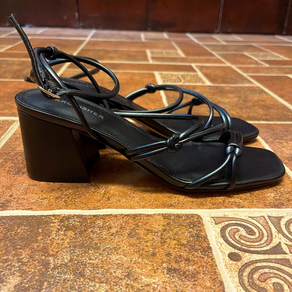 Marc Fisher Gaverie sandal